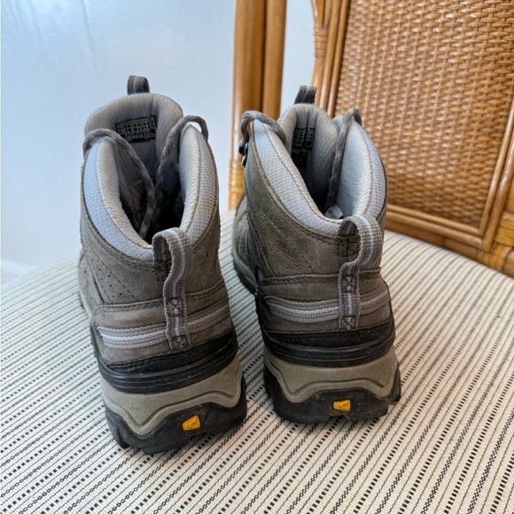 Keen Women’s Gypsum Gray Hiking Boots - Picture 6 of 7